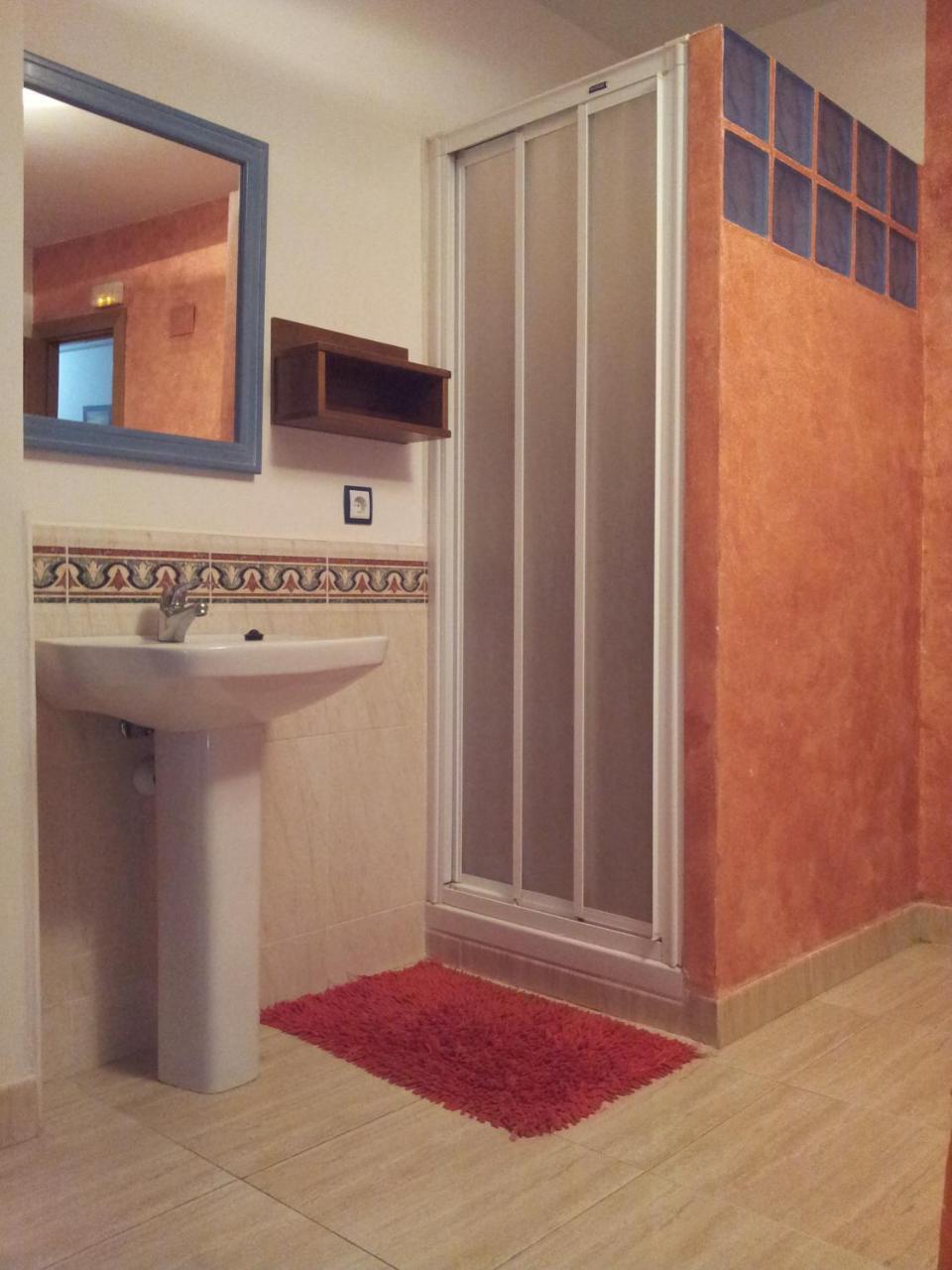 מירנדה דה אברו Hostal Conchi מראה חיצוני תמונה
